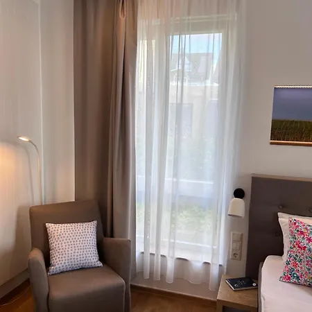 Julias Gaestehaus Hotel *